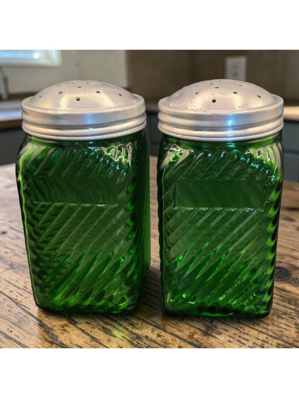 Vintage Owens Illinois Hoosier Green Glass Salt & Pepper Shakers Aluminum Lids